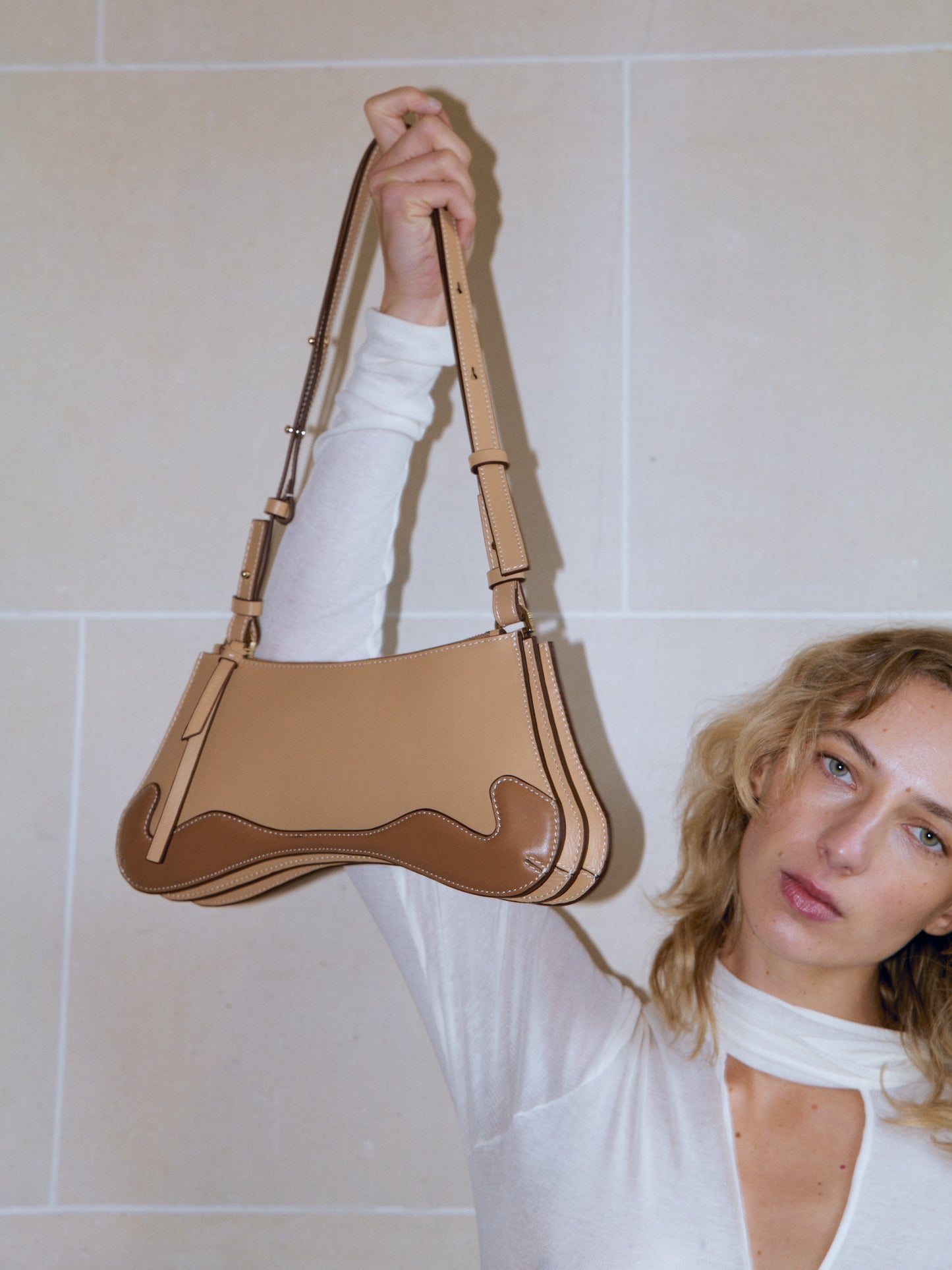 BACIO BAGUETTE - WARM DESERT/TAN - Saraén - Parisian Leather Goods Brand