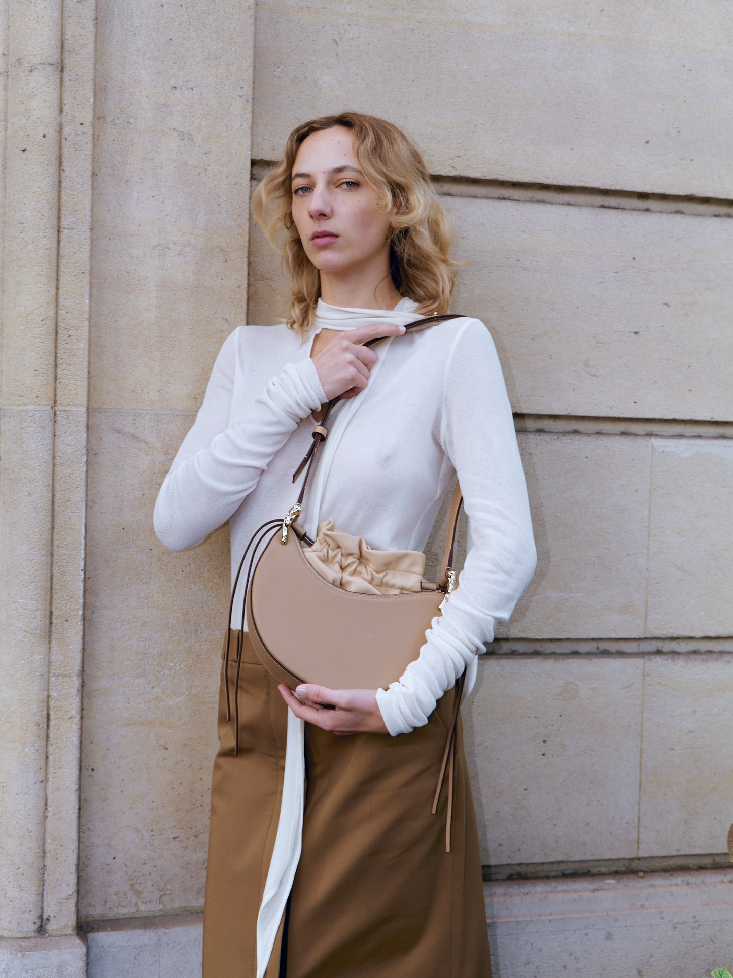 DANSE BAG CROSSBODY / TAUPE-EARTH SABLE