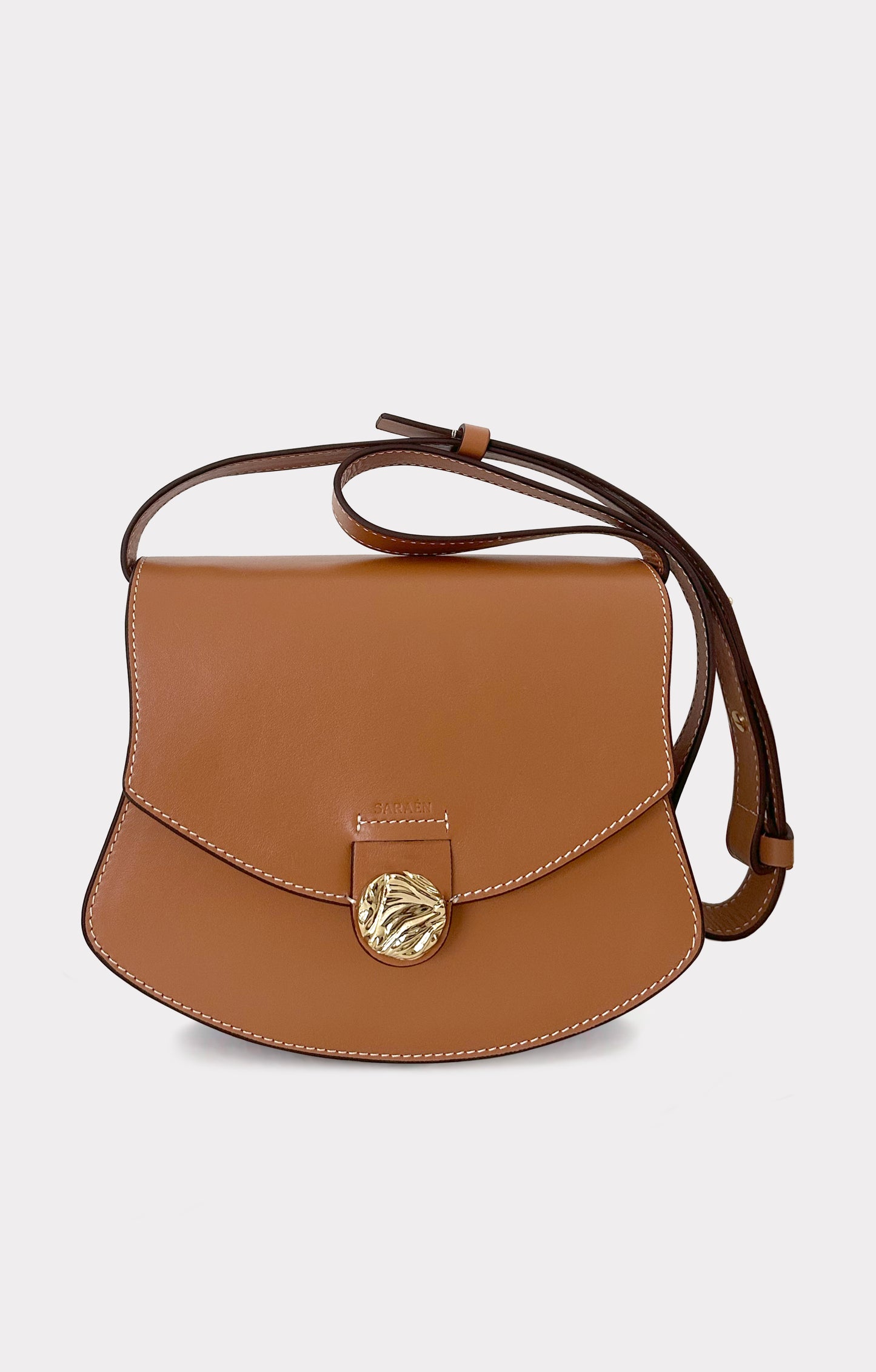 Camel  leather handbag with a decorative clasp 